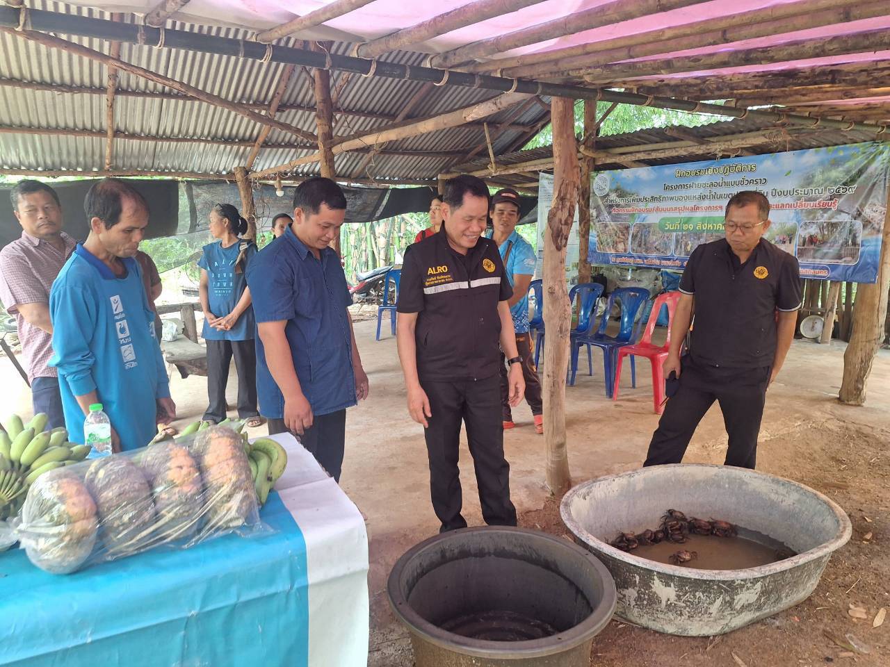 title - ผู้ตรวจราชการ ส.ป.ก. ลงพื้นที่จังหวัดสกลนคร ประชุมติดตามความก้าวหน้าผลการดำเนินงาน พร้อมตรวจเยี่ยมให้กำลังใจเกษตรกรในเขตปฏิรูปที่ดิน 